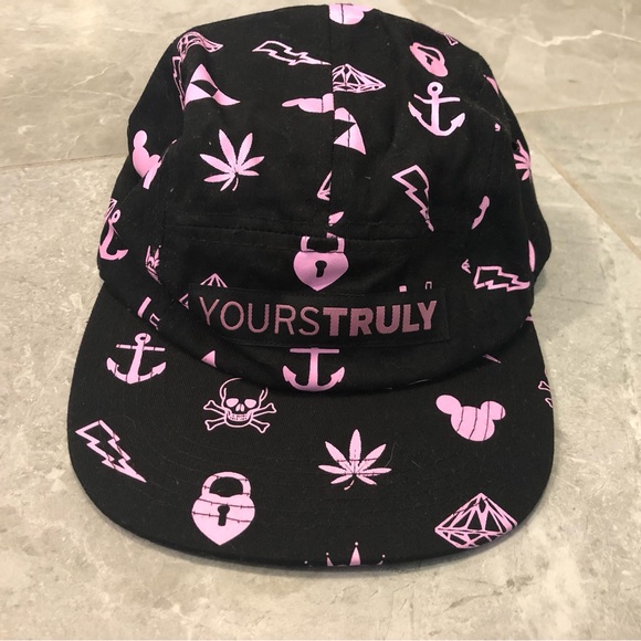 BNWT Yours Truly Hat - Picture 1 of 5
